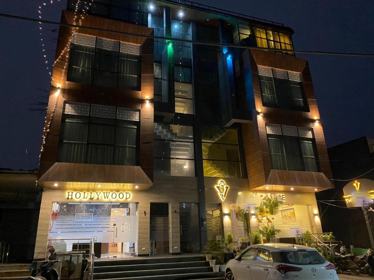 Hotel Hollywood Zirakpur Chandigarh - Family Hotel Exterior photo